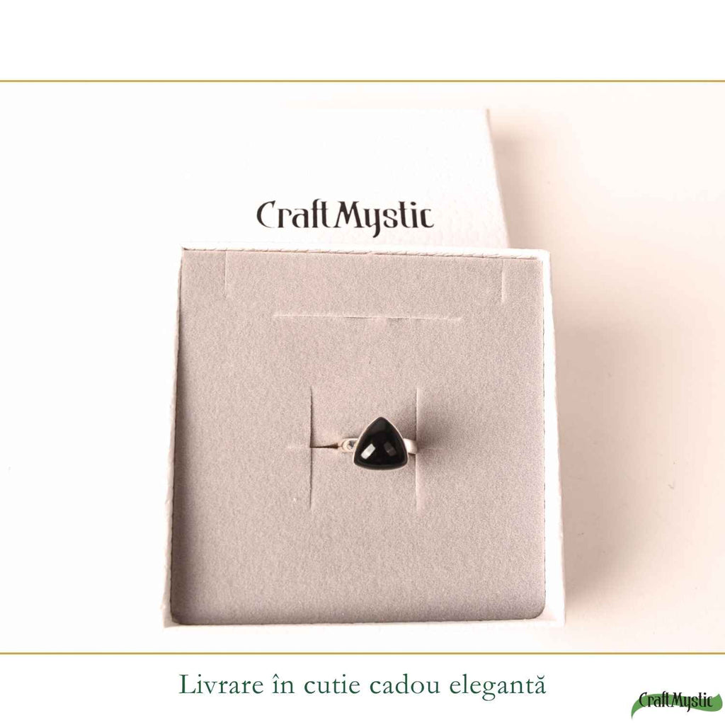 Inel Argint 925 cu Onix Natural Triunghi – Protectie si Forta Interioara