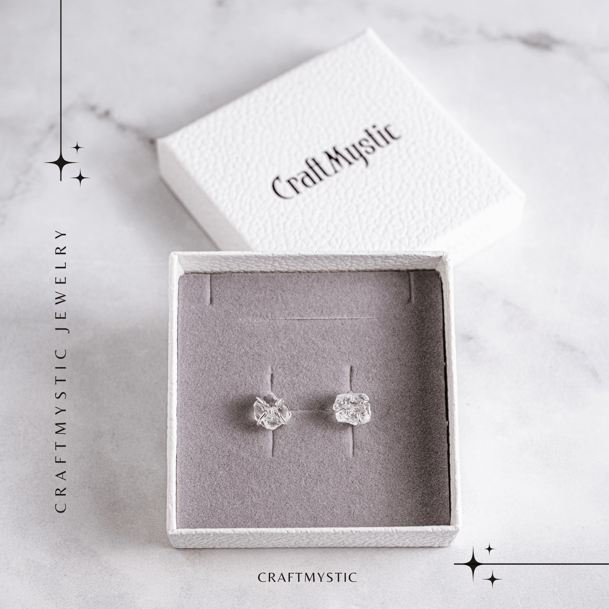 Cristalul puritatii – Cercei stud argintii cu cuart transparent natural