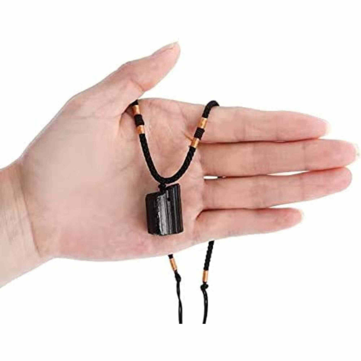 Colier cu cristal Turmalina Neagra– o piatra semipretioasa excelenta pentru meditatie, trezirea spiritualitatii si a abilitatilor interioare care creste si pozitivitatea mentala