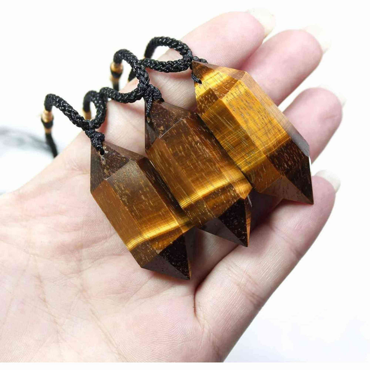 Colier cu cristal vindecator Ochi de Tigru, in forma hexagonala cu dublu varf – pentru protectie, vointa si noroc.