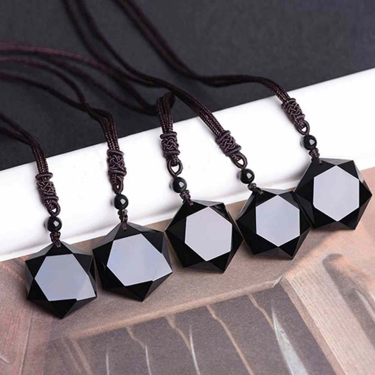 Colier hexagrama realizat din obsidian negru natural - Cristal care protejeaza de afectarea cu energii negative