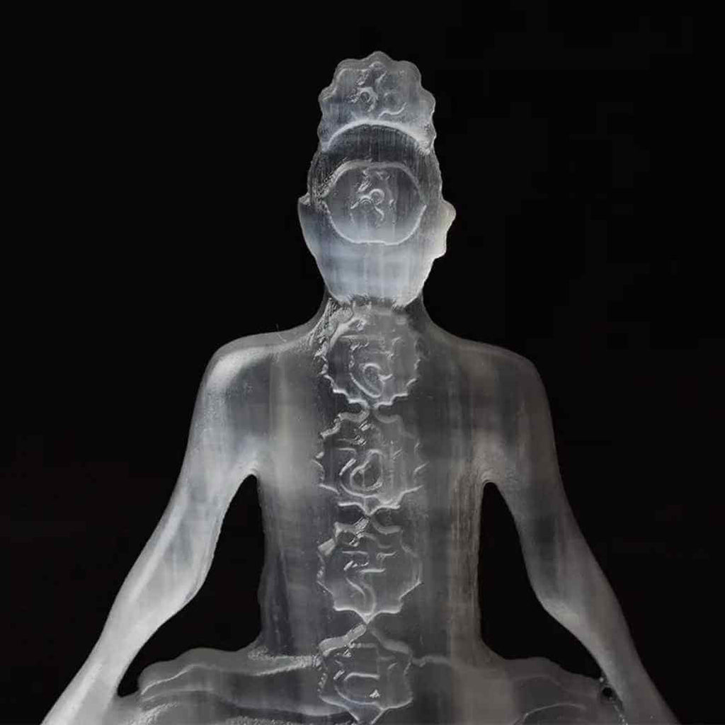 Cristal de selenit sculptat in forma de femeie 10 cm cu cele 7 chakre - Pentru decor si vindecare energetica