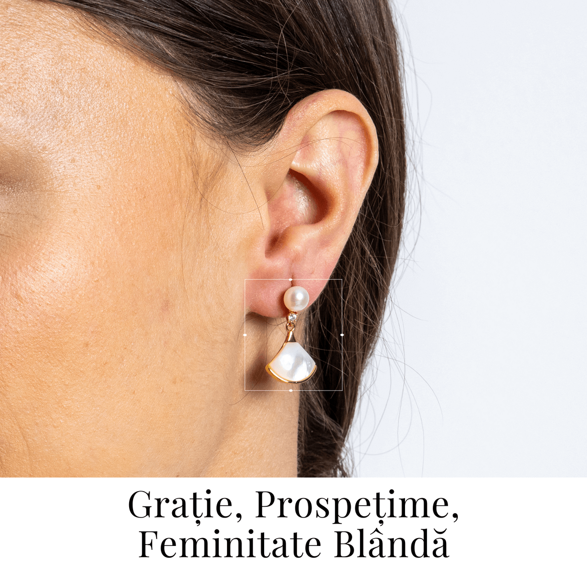 Gratie si prospetime – Cercei cu scoica sculptata si perla de cultura