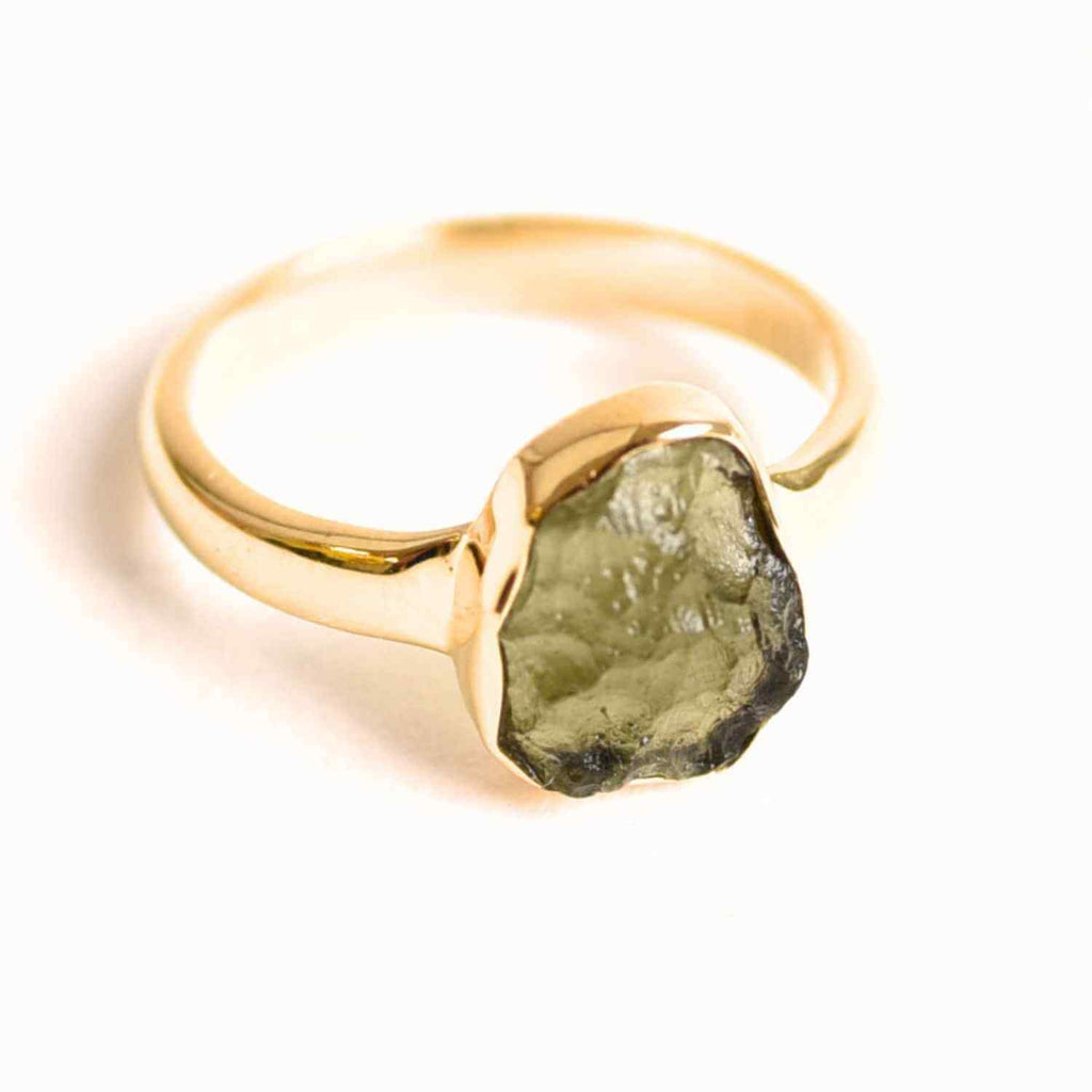 Inel cu Moldavit din Argint 925 placat cu Aur de 18K – Transformare Spirituala si Energie de Vindecare