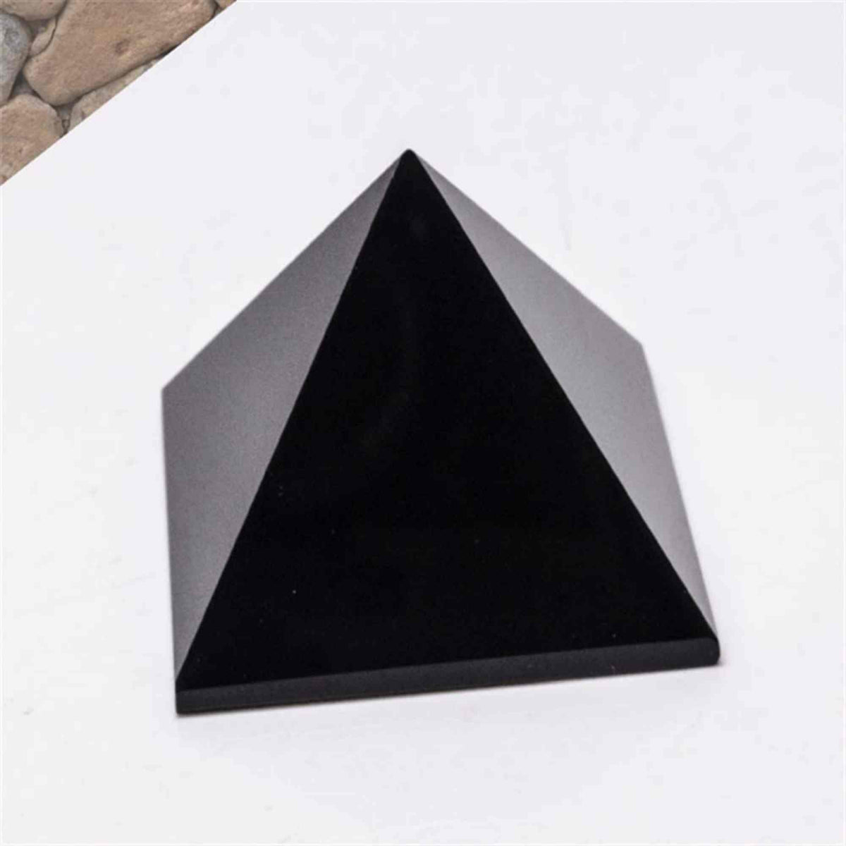 Generator de energie unic din cristal natural de Obsidian Negru in forma de piramida 8 cm