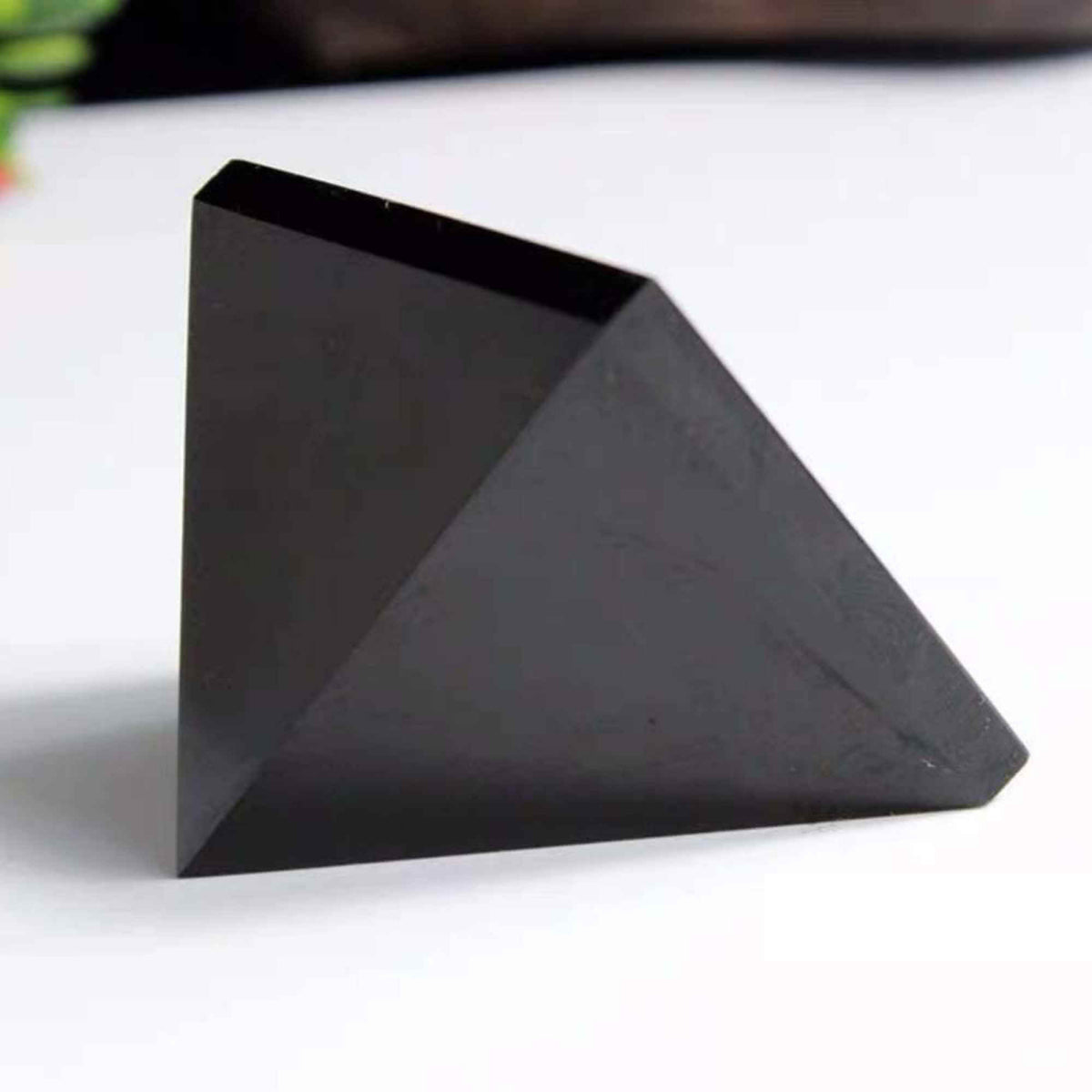 Obsidian Negru in forma de piramida 8 cm - India