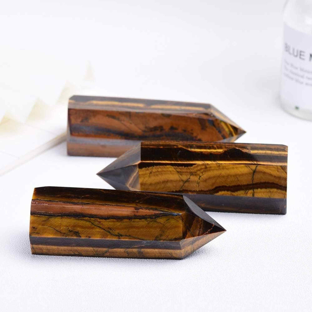 Set 2 turnuri din cristale semipretiose vindecatoare hexagonale Ochi de tigru - Obelisc cu inaltimea de 6 cm
