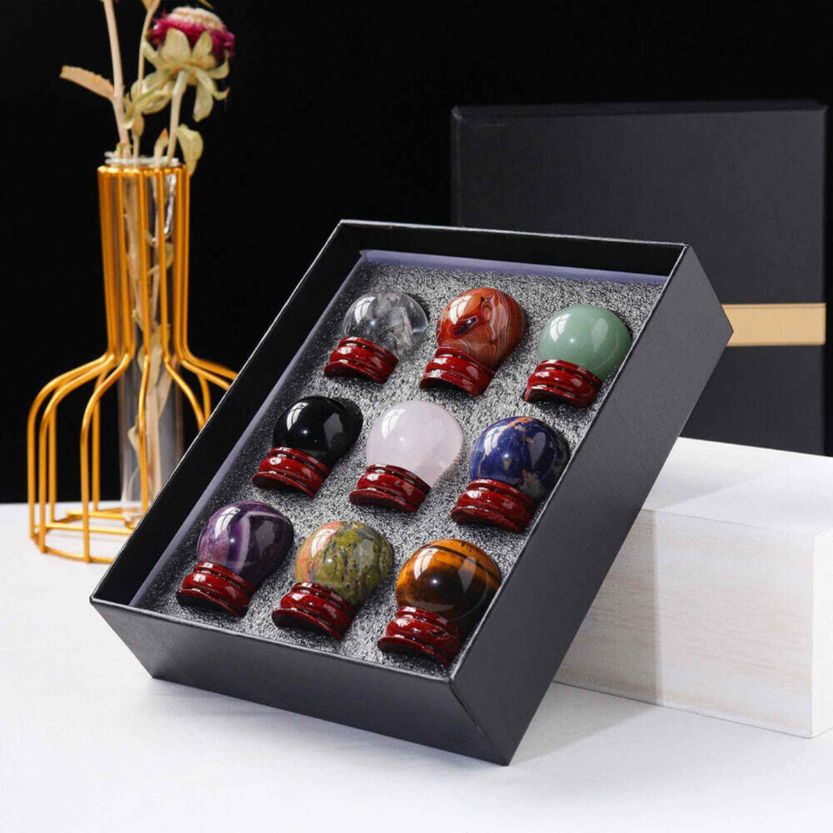 Set 9 sfere din cristale naturale sempretioase in cutie cadou – Pentru decor feng shui, meditatie, astrologie