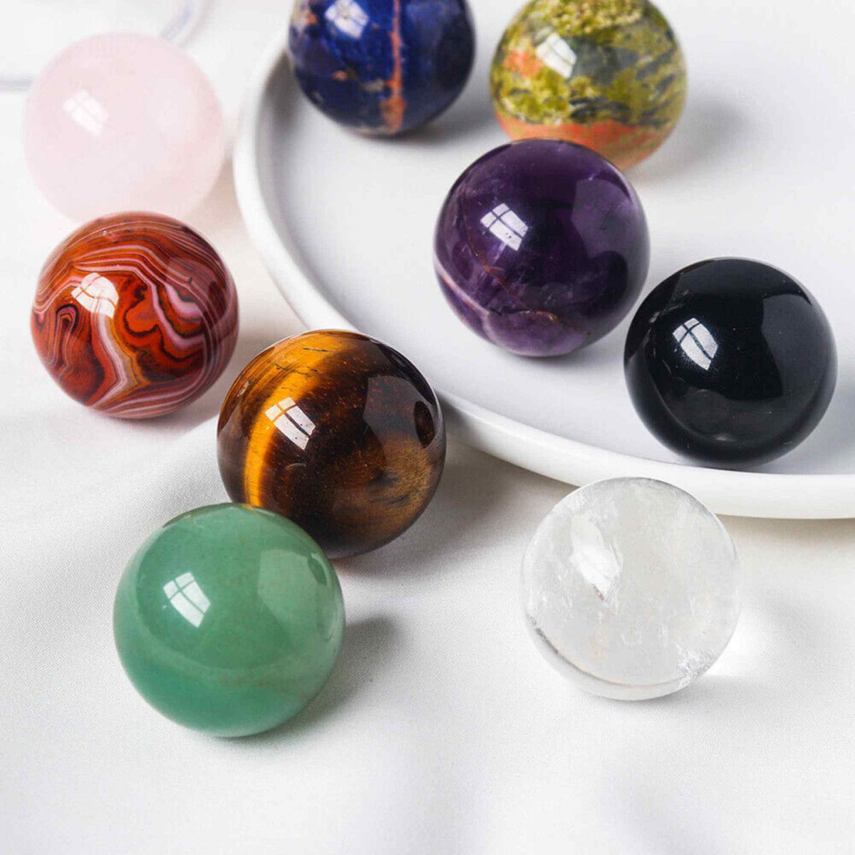 Set 9 sfere din cristale naturale sempretioase in cutie cadou – Pentru decor feng shui, meditatie, astrologie