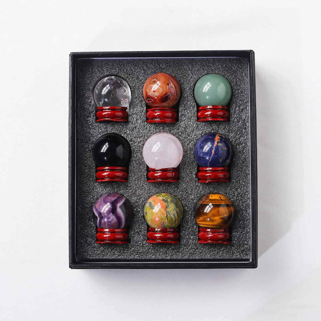 Set 9 sfere din cristale naturale sempretioase in cutie cadou – Pentru decor feng shui, meditatie, astrologie